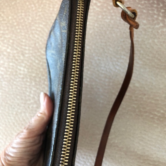 Louis Vuitton Monogram Pochette Accessories - Picture 8 of 10